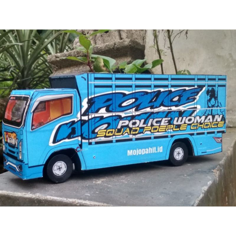 Detail Gambar Truk Police Woman Nomer 17