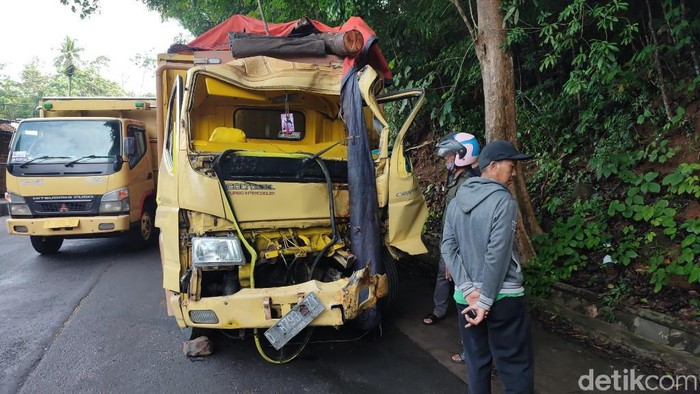 Detail Gambar Truk Terbaru Truk Ketabrakan Nomer 49