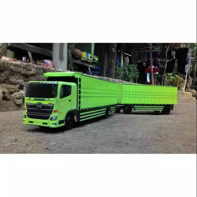 Detail Gambar Truk Tronton Hino Nomer 15