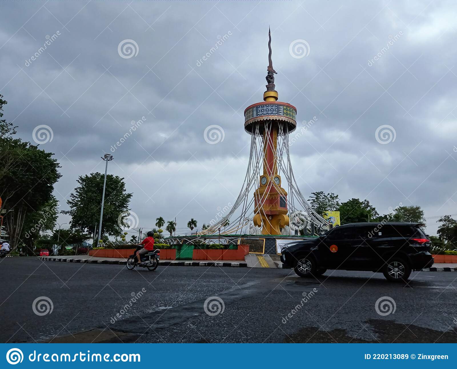 Detail Gambar Tugu Keris Siginjai Jambi Nomer 11