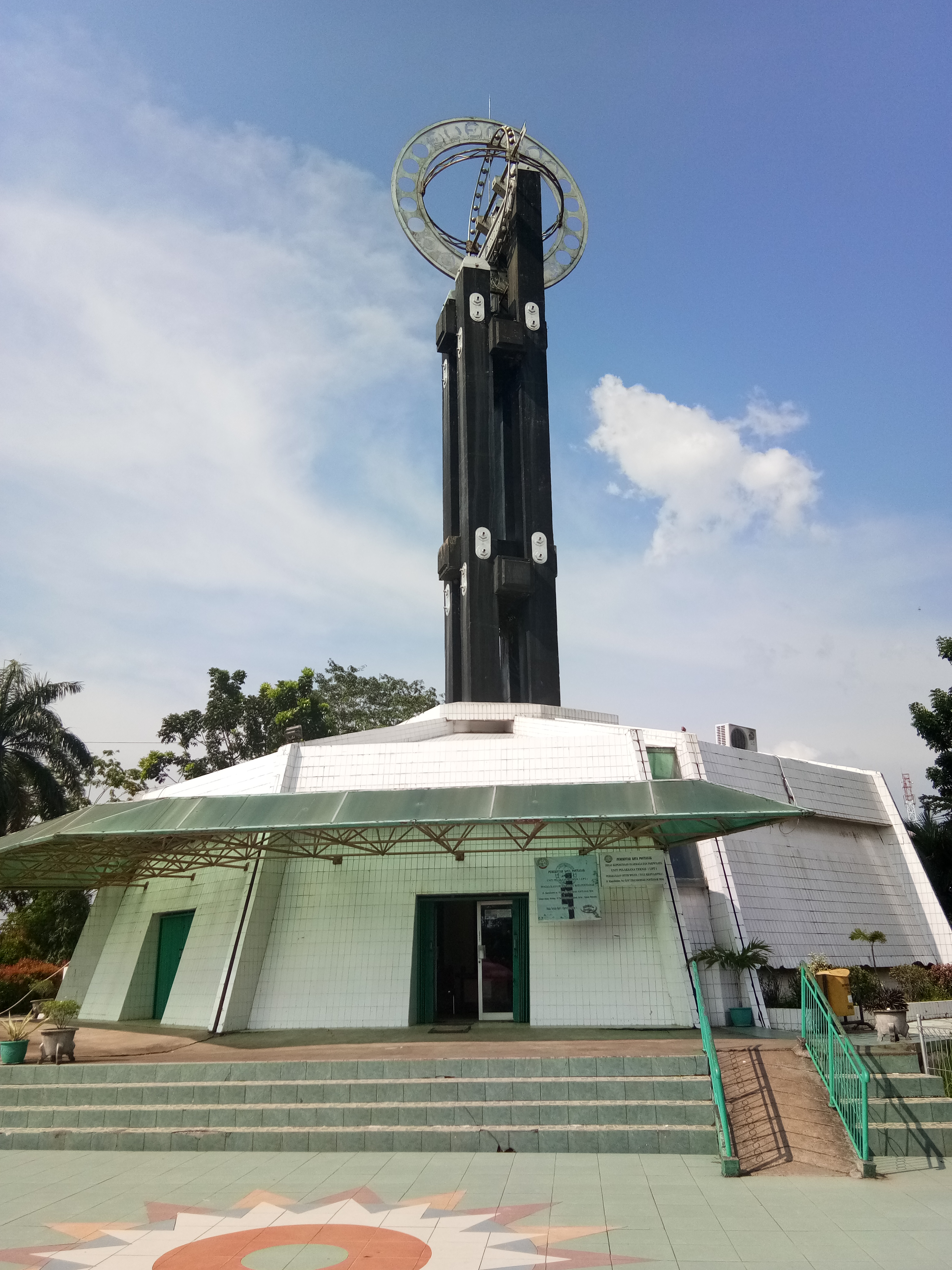 Gambar Tugu Khatulistiwa - KibrisPDR