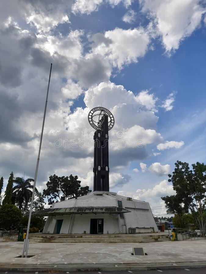 Detail Gambar Tugu Khatulistiwa Pontianak Nomer 28