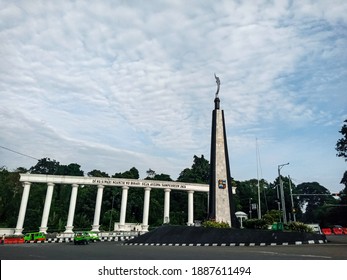 Detail Gambar Tugu Kujang Nomer 3