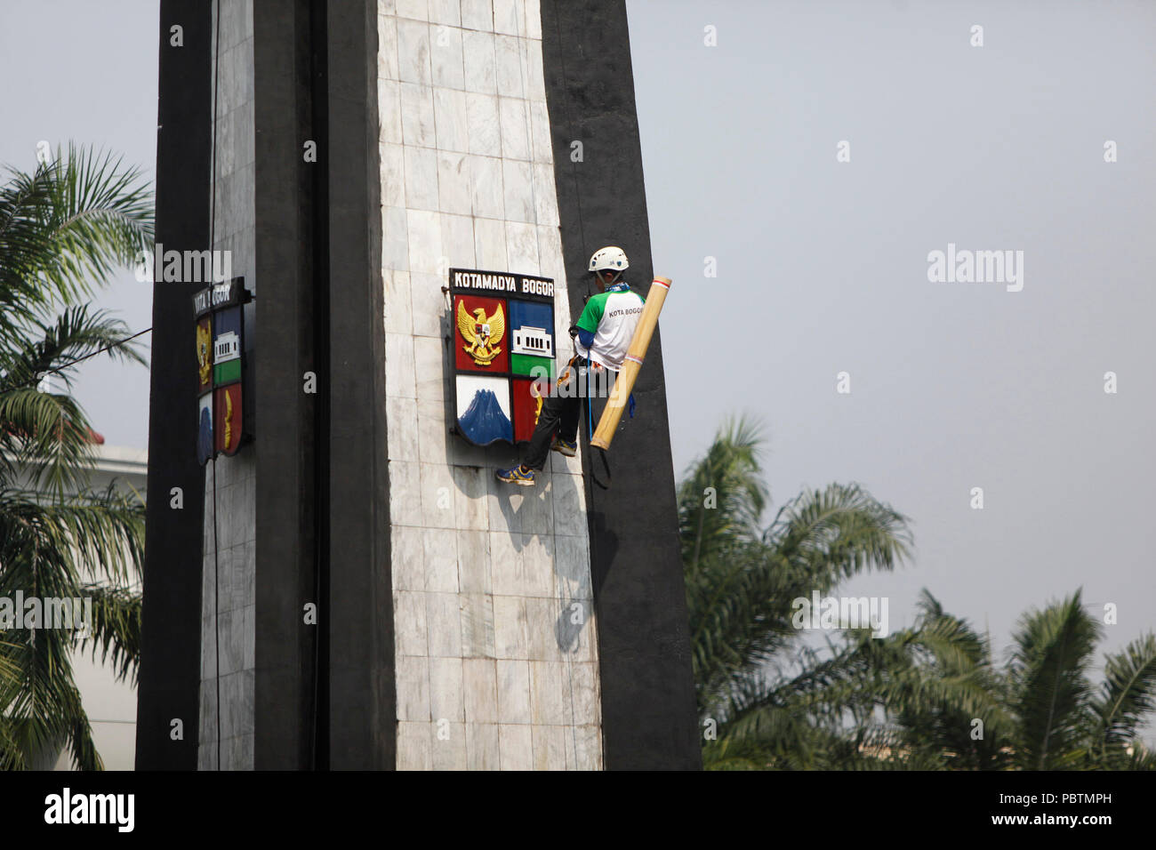 Detail Gambar Tugu Kujang Nomer 44