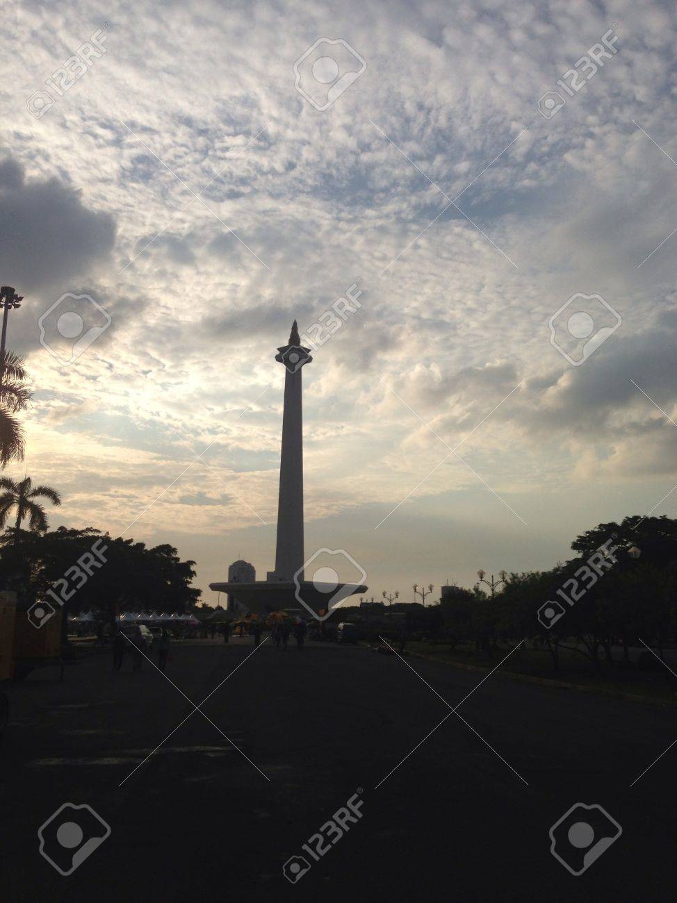 Detail Gambar Tugu Monas Nomer 51