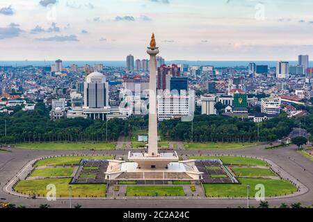 Detail Gambar Tugu Monas Nomer 56