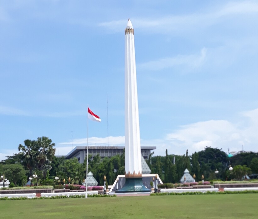 Detail Gambar Tugu Pahlawan Nomer 22