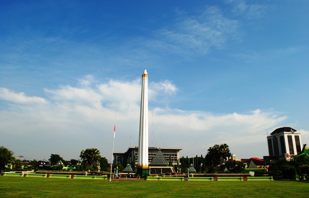 Detail Gambar Tugu Pahlawan Nomer 4