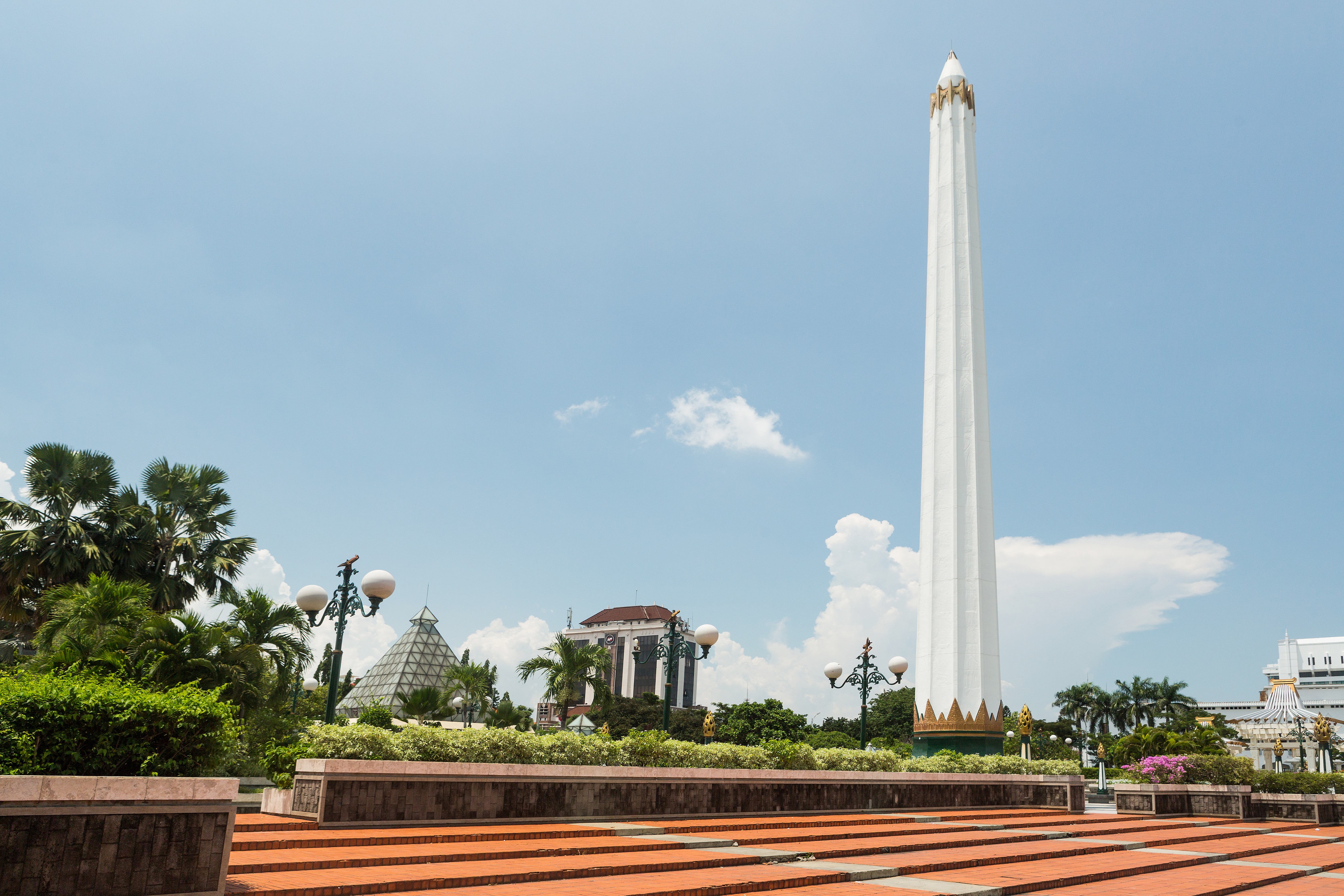 Detail Gambar Tugu Pahlawan Nomer 9