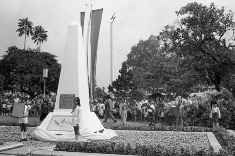 Detail Gambar Tugu Proklamasi Nomer 25