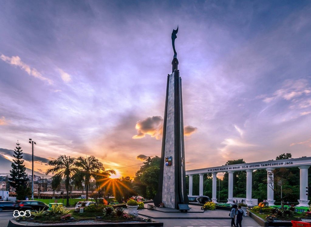 Detail Gambar Tugu Salak Di Sore Hari Nomer 24