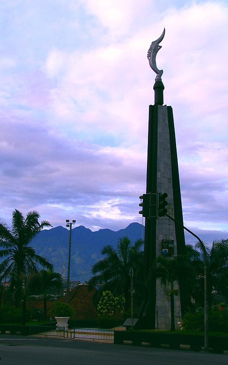 Detail Gambar Tugu Salak Di Sore Hari Nomer 25