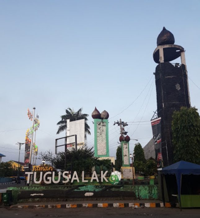 Detail Gambar Tugu Salak Di Sore Hari Nomer 6