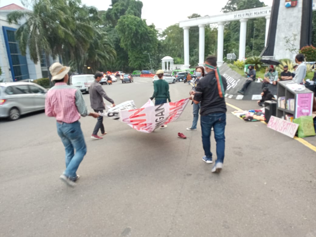 Detail Gambar Tugu Salak Di Sore Hari Nomer 54