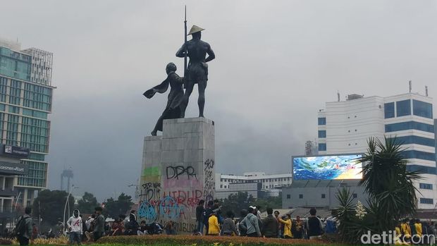 Detail Gambar Tugu Tani Nomer 13