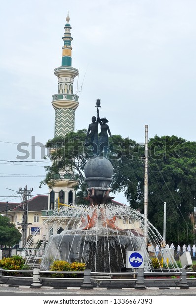 Detail Gambar Tugu Tani Nomer 29