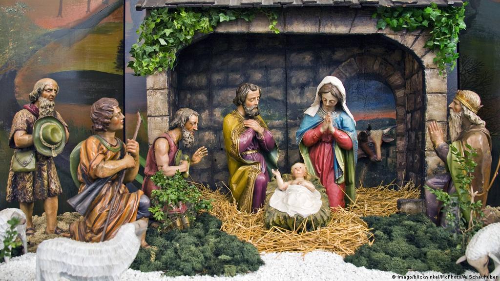 Detail Gambar Tuhan Yesus Lahir Di Kandang Domba Nomer 28