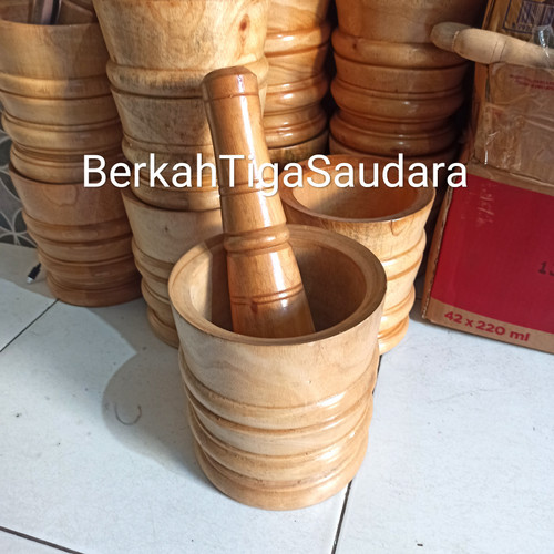 Detail Gambar Tumbukan Kayu Nomer 34