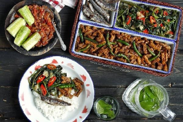 Detail Gambar Tumis Kangkung Nomer 28