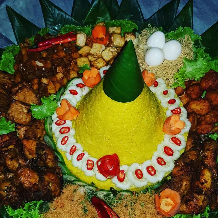 Detail Gambar Tumpeng Ulang Tahun Nomer 37