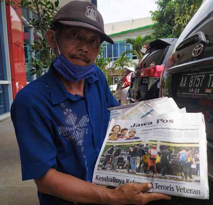 Detail Gambar Tumpukan Koran Jawa Pos Nomer 20