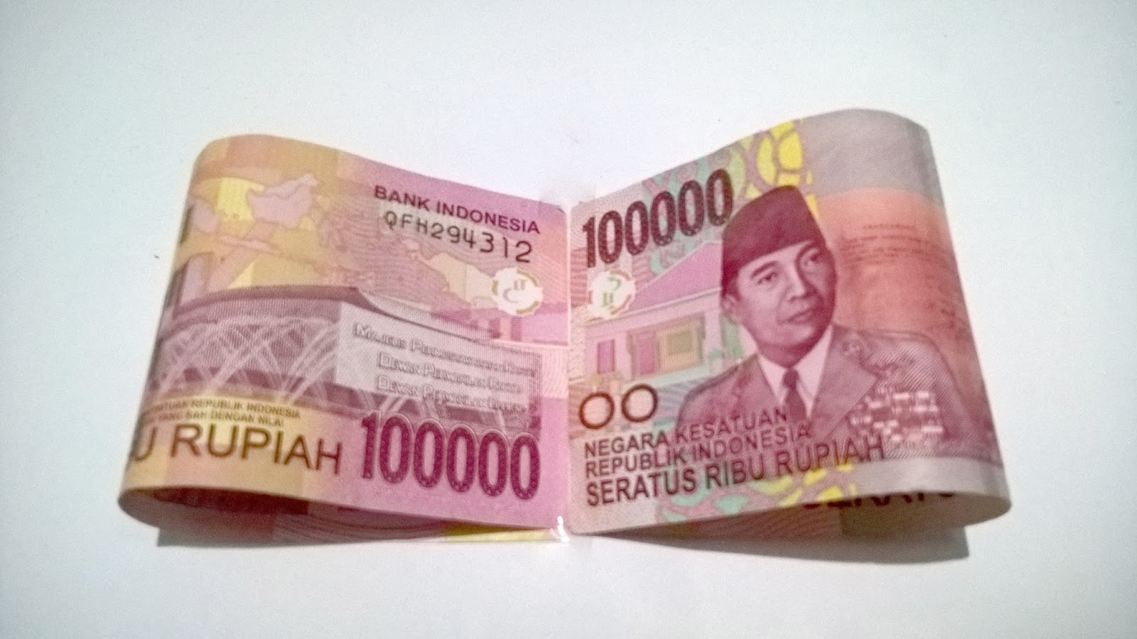 Detail Gambar Uang 100 Ribu Rupiah Nomer 24