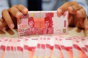 Detail Gambar Uang Banyak Di Tangan Nomer 21