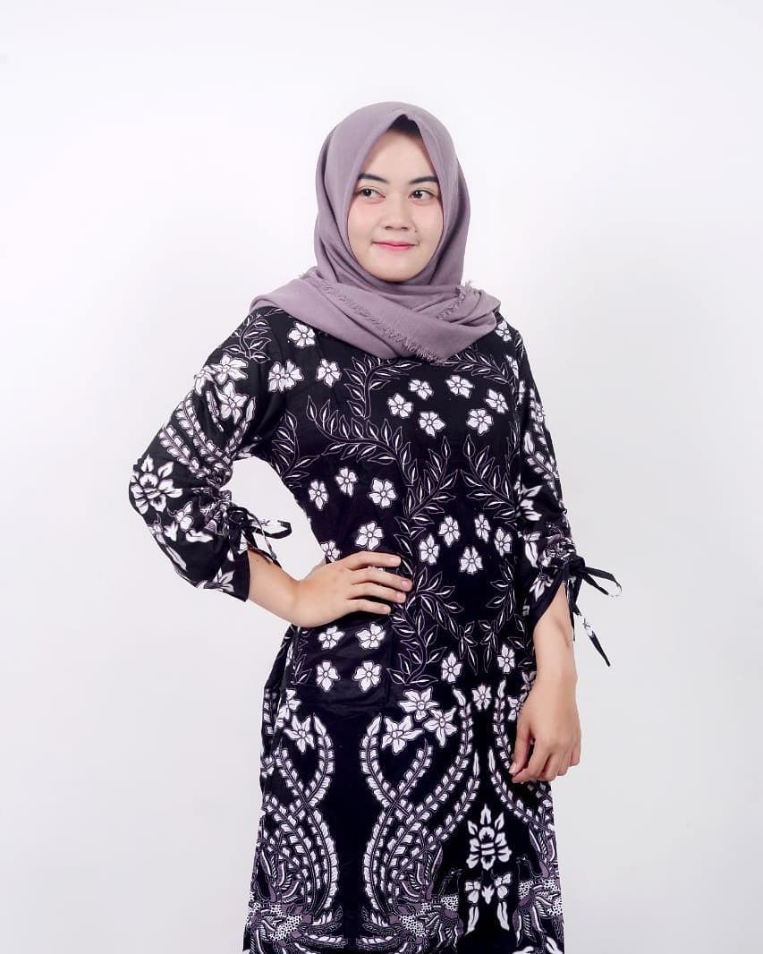 Detail Desain Busana Batik Wanita Nomer 19