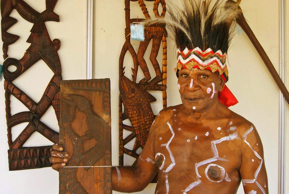 Detail Gambar Ukiran Kayu Dari Papua Nomer 32