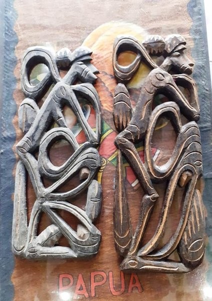 Detail Gambar Ukiran Kayu Dari Papua Nomer 5
