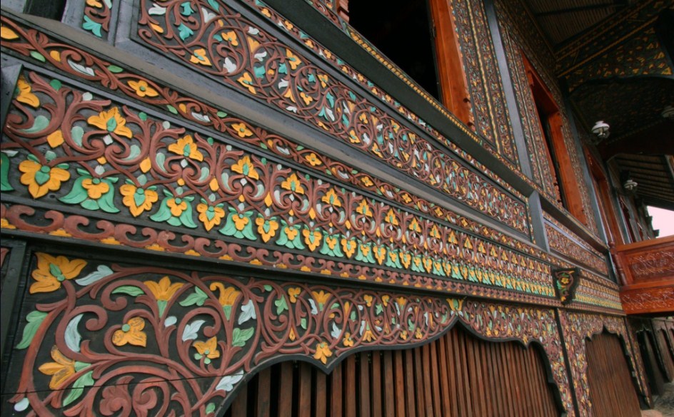 Detail Gambar Ukiran Rumah Gadang Nomer 18