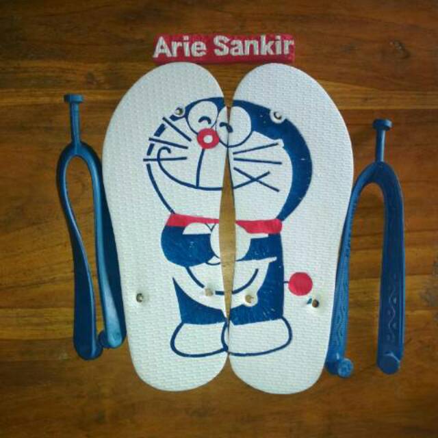 Detail Gambar Ukiran Sandal Swallow Doraemon Nomer 13