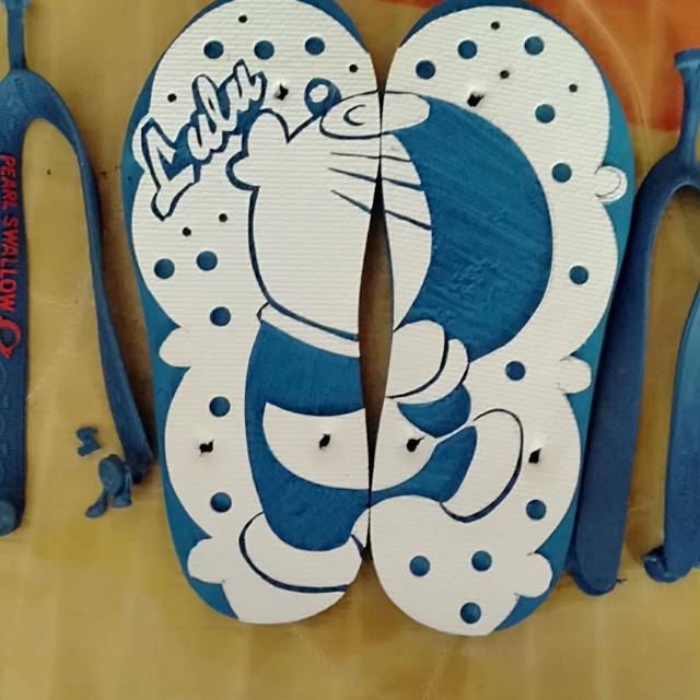 Detail Gambar Ukiran Sandal Swallow Doraemon Nomer 6