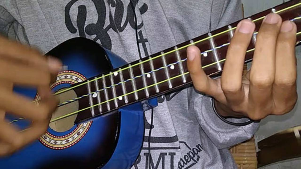 Detail Gambar Ukulele Senar 3 Nomer 35