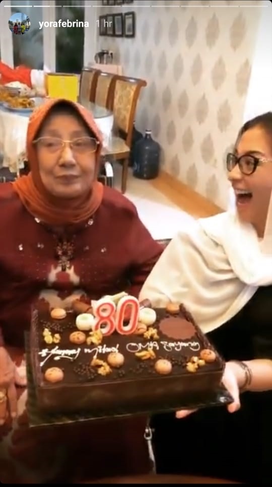 Detail Gambar Ulang Tahun Nenek Nenek Nomer 28