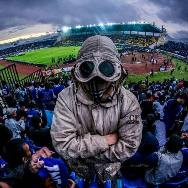 Detail Gambar Ultras Bermasker Casual Ultras Nomer 2