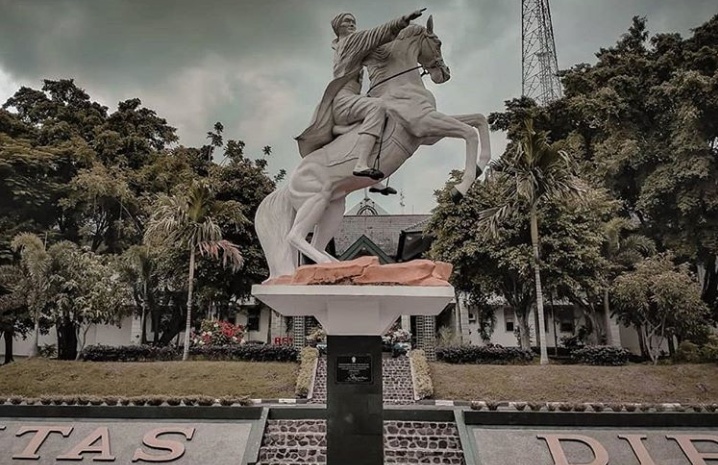 Detail Gambar Universitas Diponegoro Semarang Nomer 21