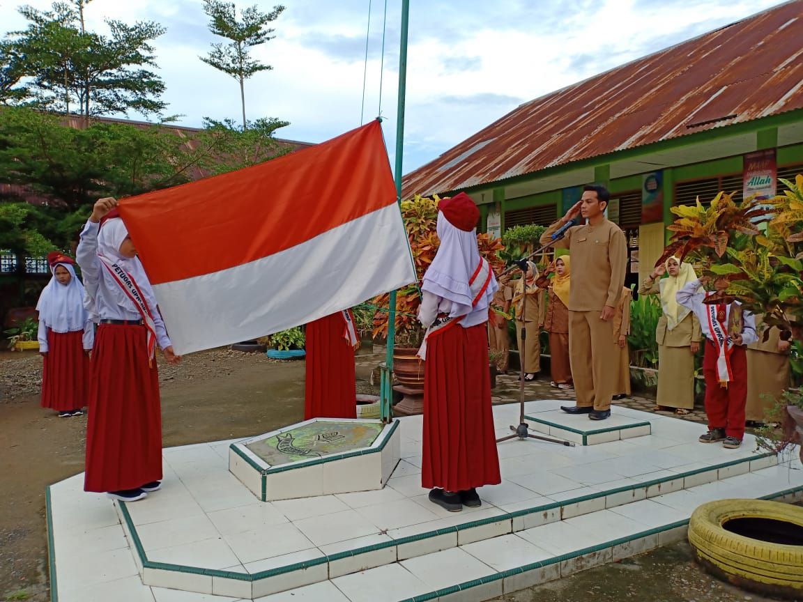 Detail Gambar Upacara Bendera Nomer 5