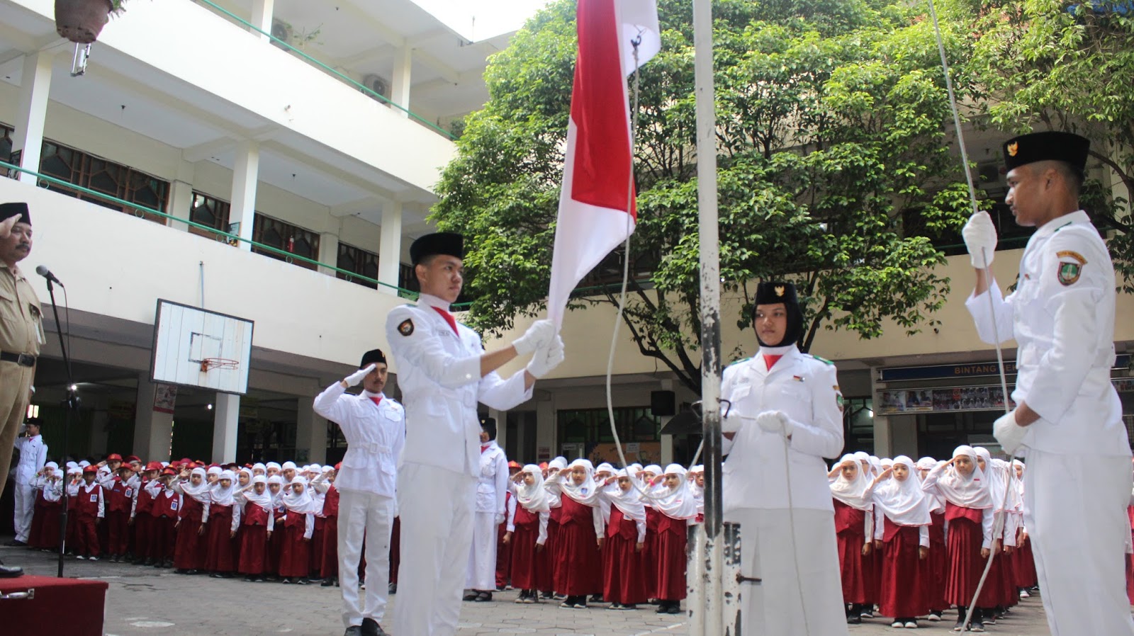 Detail Gambar Upacara Bendera Di Sekolah Nomer 30