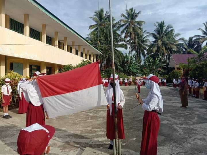 Detail Gambar Upacara Bendera Di Sekolah Nomer 35