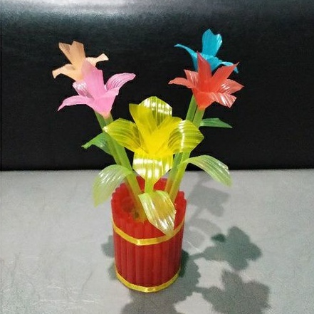 Detail Gambar Vas Bunga Dari Sedotan Plastik Nomer 17