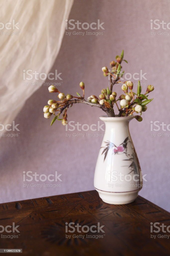 Detail Gambar Vas Bunga Di Atas Meja Nomer 22