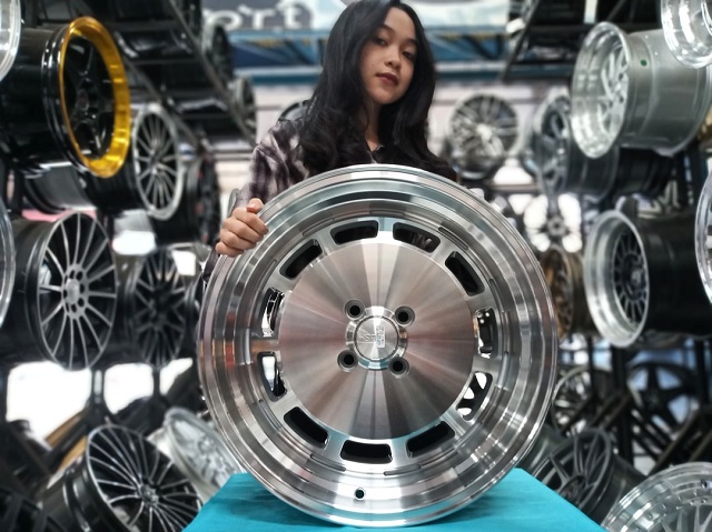 Detail Gambar Velg Mobil Nomer 18