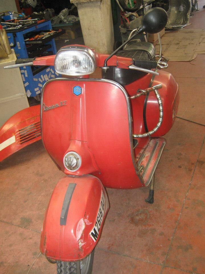 Detail Gambar Vespa Merah Nomer 31