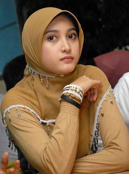 Detail Gambar Wajah Perempuan Cantik Berjilbab Nomer 12