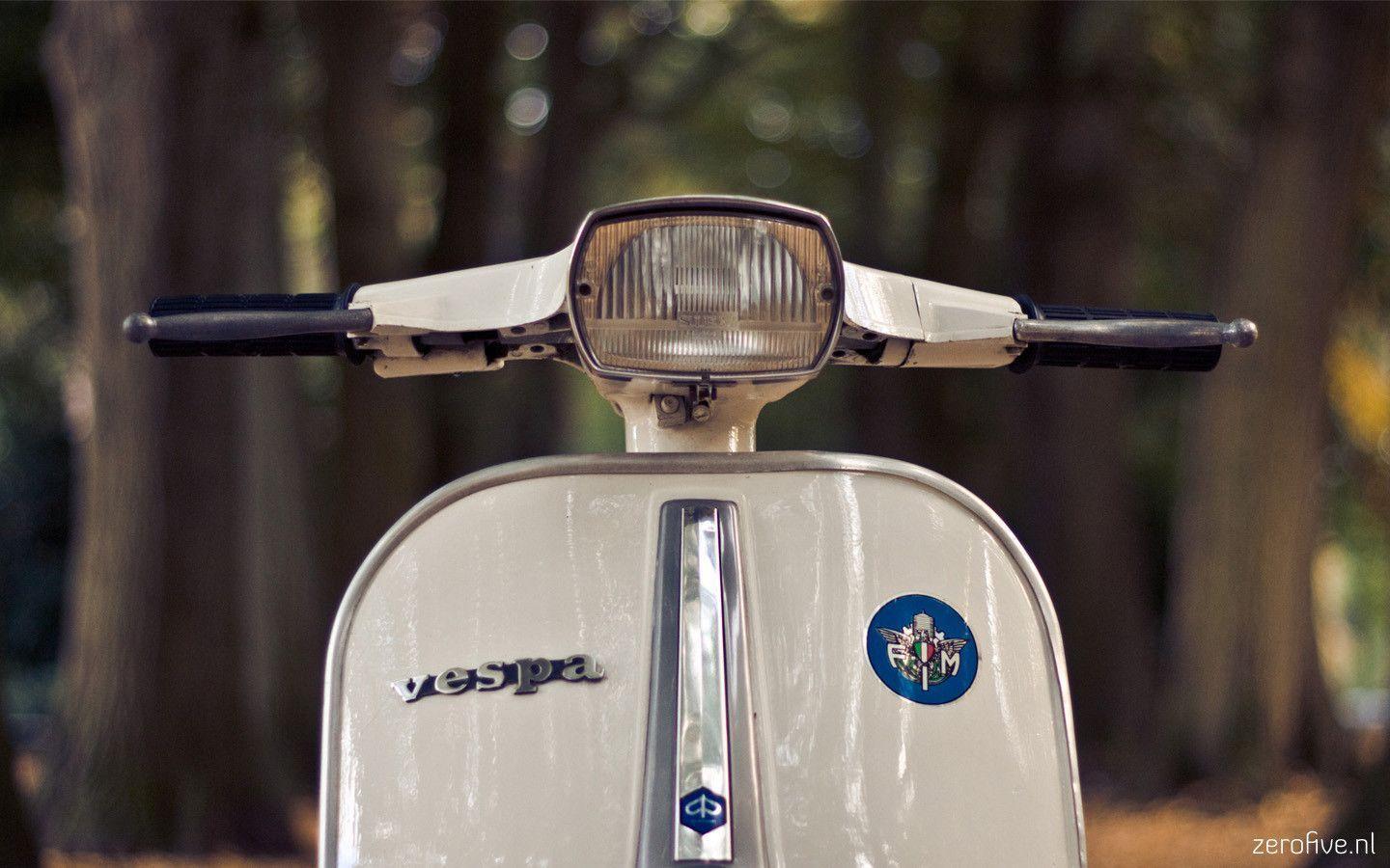 Detail Gambar Wallpaper Vespa Klasik Nomer 21