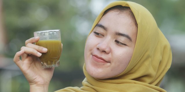 Detail Gambar Wanita Arab Minum Jamu Nomer 7