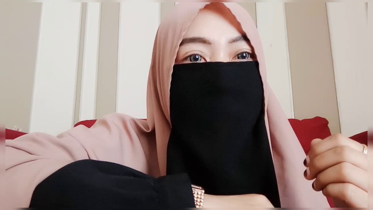 Detail Gambar Wanita Bercadar Menangis Nomer 25