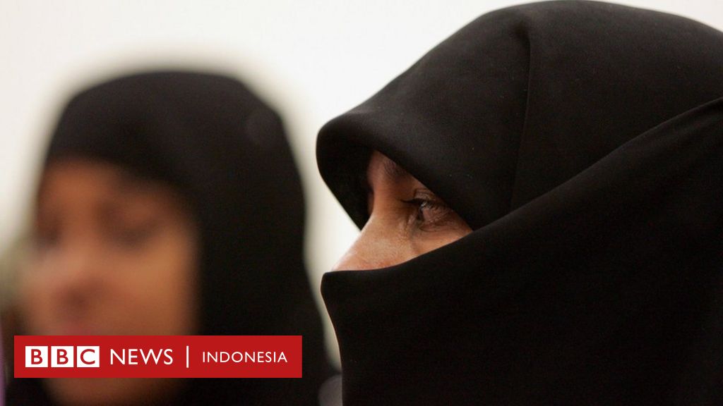 Detail Gambar Wanita Bercadar Menangis Nomer 45