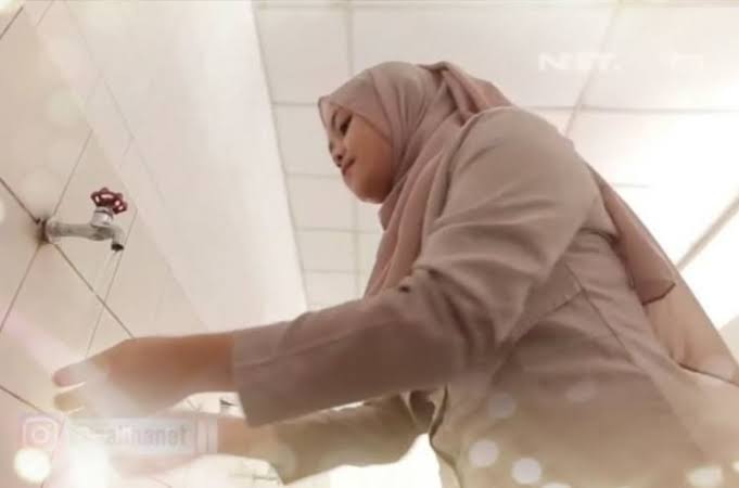 Detail Gambar Wanita Berwudhu Nomer 3